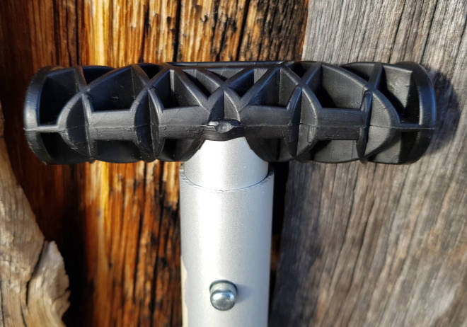 Arva Guard har rundt symmetrisk T-grep. skredspade test