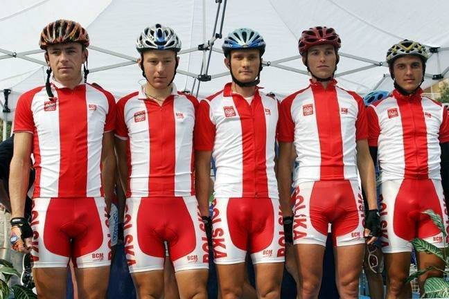 VIL UNNGÅ DETTE: Derfor skal du alltid bruke svarte sykkelbukser. Foto: Ukjent. assos-cup-size-b
