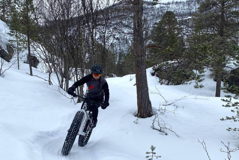 KANONFORHOLD: Med minusgrader om natta og litt nysnø var det kremforhold for fatbike i Gruvevannsrunden i Alta på søndag morgen. Foto: Ivan Severinsen Gruvevannsrunden Alta Fatbike
