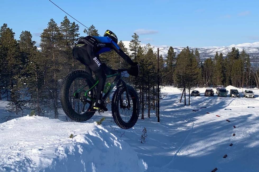 Audun Øverbye Hansen under Skogen Fatbike i vinter. Foto: Nerskogen IL her sykler du fatbike i 2020
