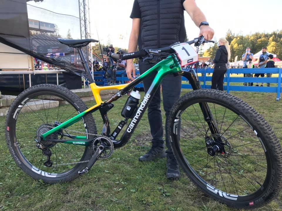 SPESIELL: Avancinis Scalpel er lakkert i de brasilianske fargene. Henrique Avancini sin Cannondale Scalpel
