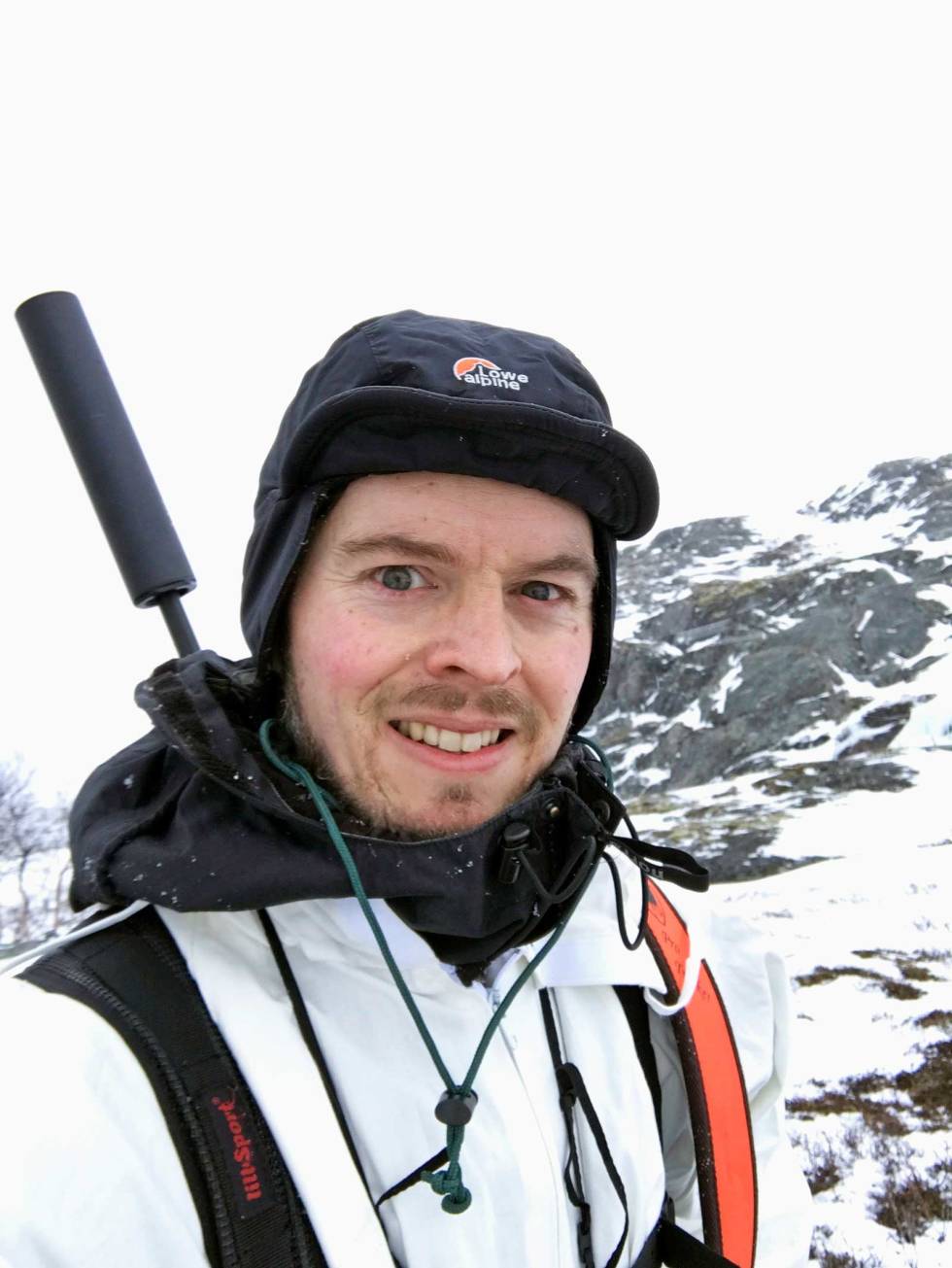 JEGER OG JURIST: Håvard H. Holdø har 25 års erfaring som jeger, har møterett i Høyesterett og jobber til daglig ved regjeringsadvokatens kontor. Båndtvang-jakthund-Jegerjuss-3