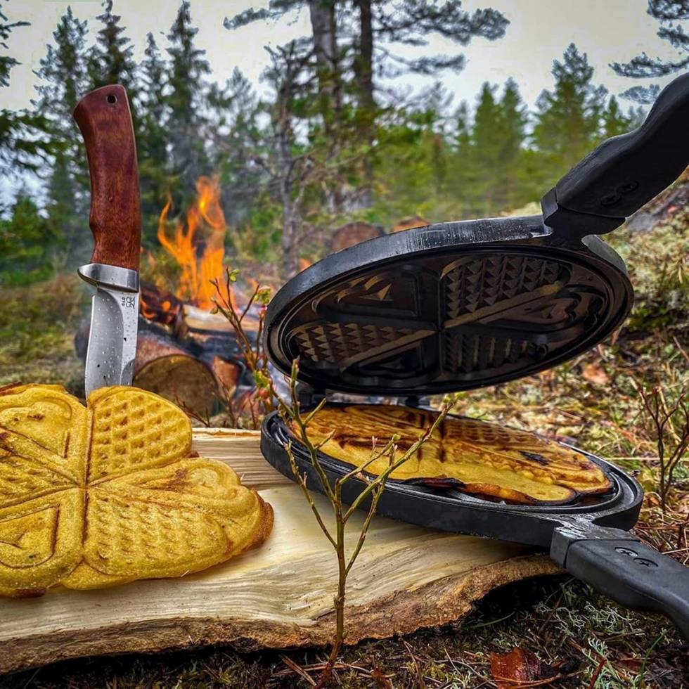 @baraashunting: Viktig å nyte skogen! Kan ikke bli lenge til neste tur med vaffelrøre og noe godt i koppen! @sveinjegerhansen hadde en fin oppskrift på pannekaker og rypebryst. Tror nok det blir neste forsøk. Noen som er med på den variante eller har prøvd? #jegerno #deerhunting #hunt #jagd #mittjegerliv #atec #faunaofscandinavia #woolpower #wehunt #hunting #norgesjegere #realturmat #vom #jaktlaget #zeisshunting baraashunting