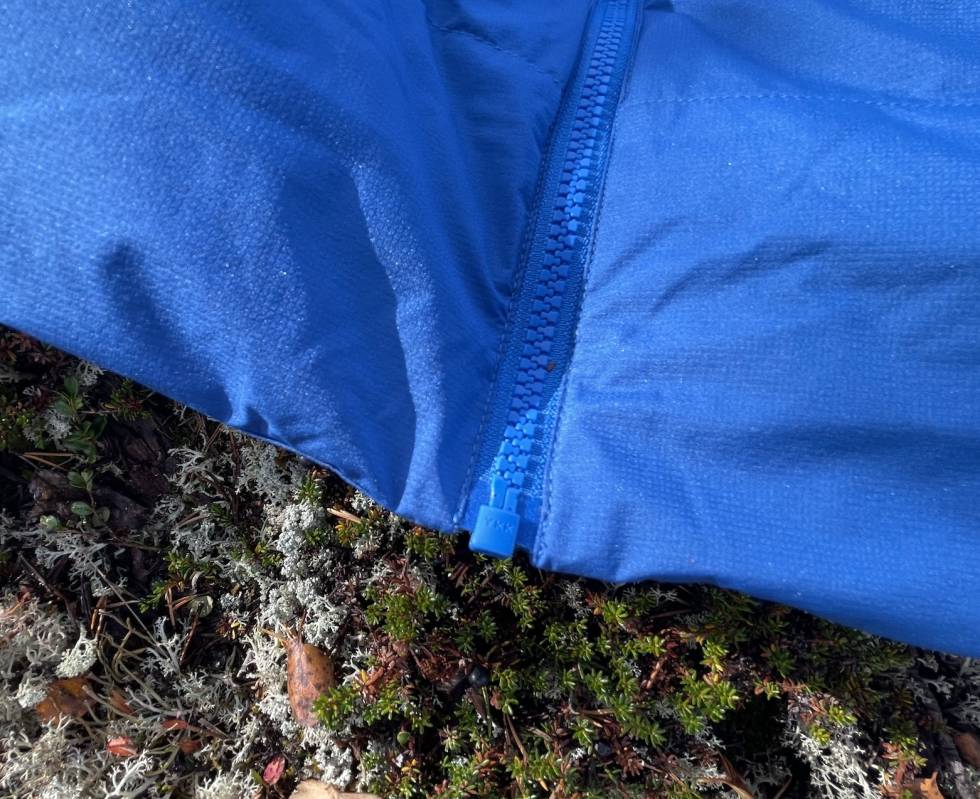 Hmmm: Hvorfor er det ikke toveis glidelås? Det er for eksempel veldig viktig når man sikrer en som klatrer, ellers må jakka være helt åpen. Bergans Røros mangler toveis glidelås