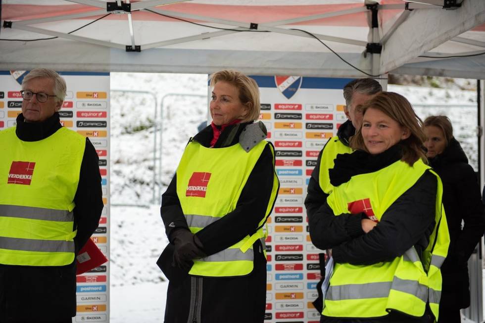 VIKTIG FOR IDRETTSNORGE: President i Norges Idrettsforbund, Berit Kjøll (midten), sammen med Asker-ordfører Lene Conradi (t.h). berit kjøll