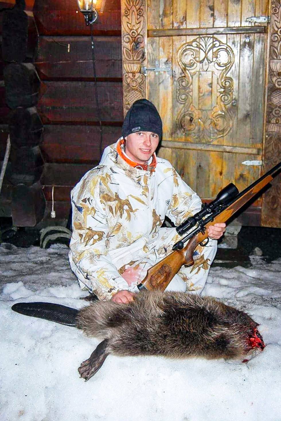 SØK DEKNING: Kamuflasje er så godt som aldri nødvendig på beverjakt. Er det fortsatt snø, kan derimot snøcamo være en god ide for å fjerne kontrastene. Beverjakt-13