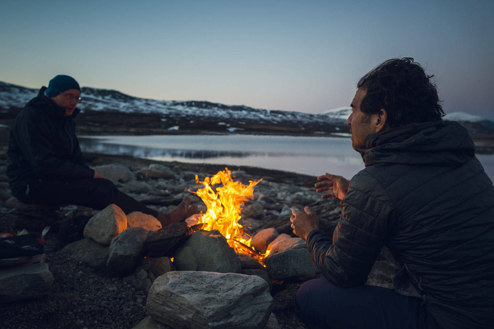 SOMMERNATT PÅ GRENSA: Vi runder av Sverige med bål og gode samtaler i sommernatta. Bikepacking-Storlien–Oslo-8