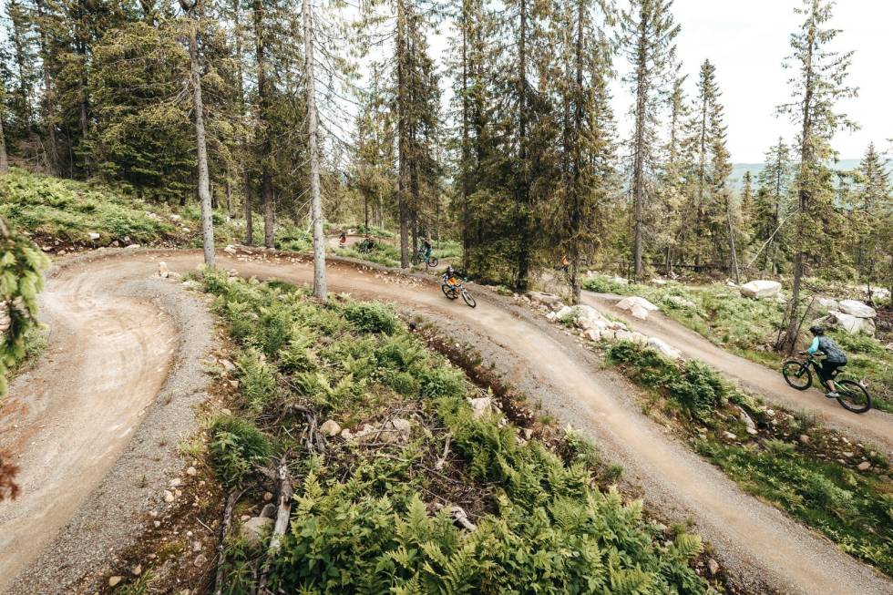 BLÅ: Blå stier passer for syklister med litt mer erfaring og byr ofte på litt mer fart enn grønne stier. Foto: John Andre Moldestad blå sti trysil