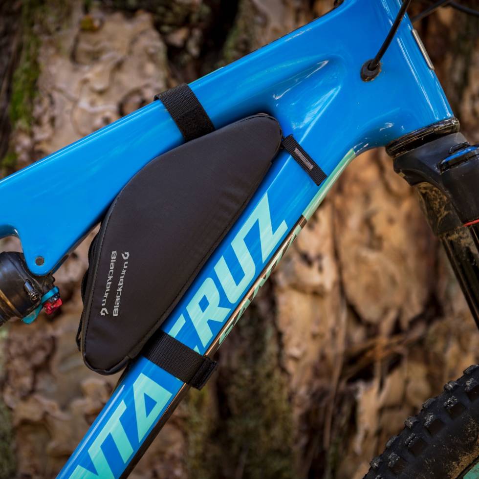RAMMEVESKE: I en liten rammeveske kan du plassere slange, verktøy og pumpe. BLACKBURN FRAME BAG