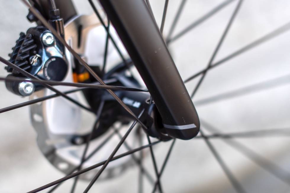 FLØSH3: Heller ikke på gaffelen kommer hjulakslingen ut på utsiden. Ekstra lekkert. BMC Teammachine One Three