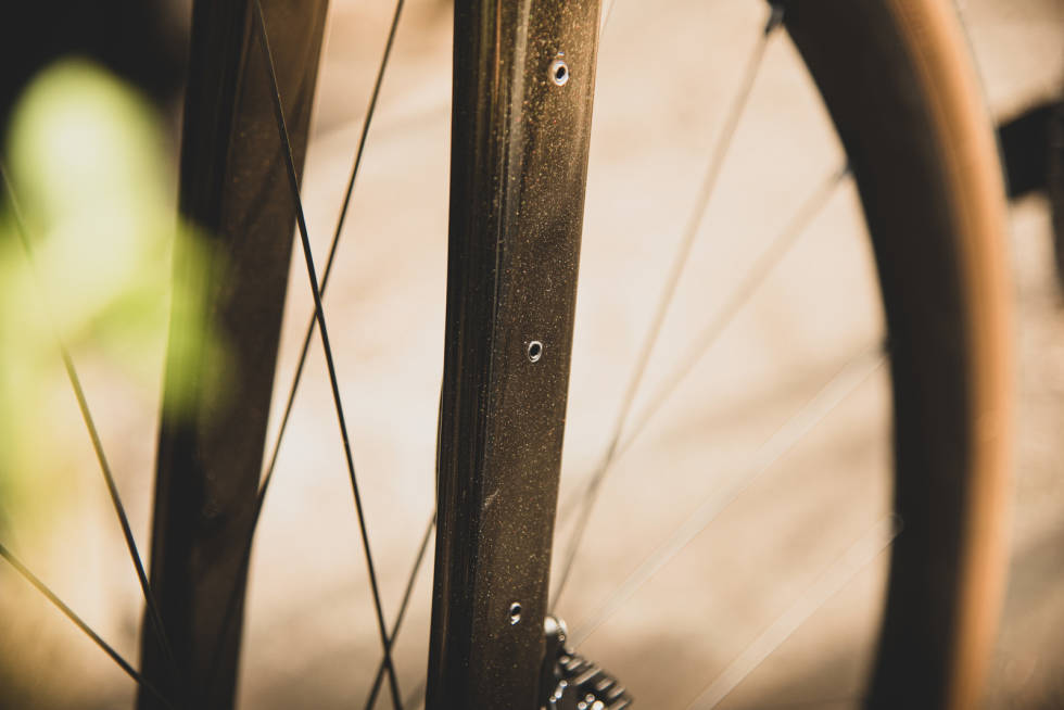 SMART! Klipsene kan erstattes av mikroskopiske skruer, om du ønsker å tone ned bikepacking-looken. bok-17