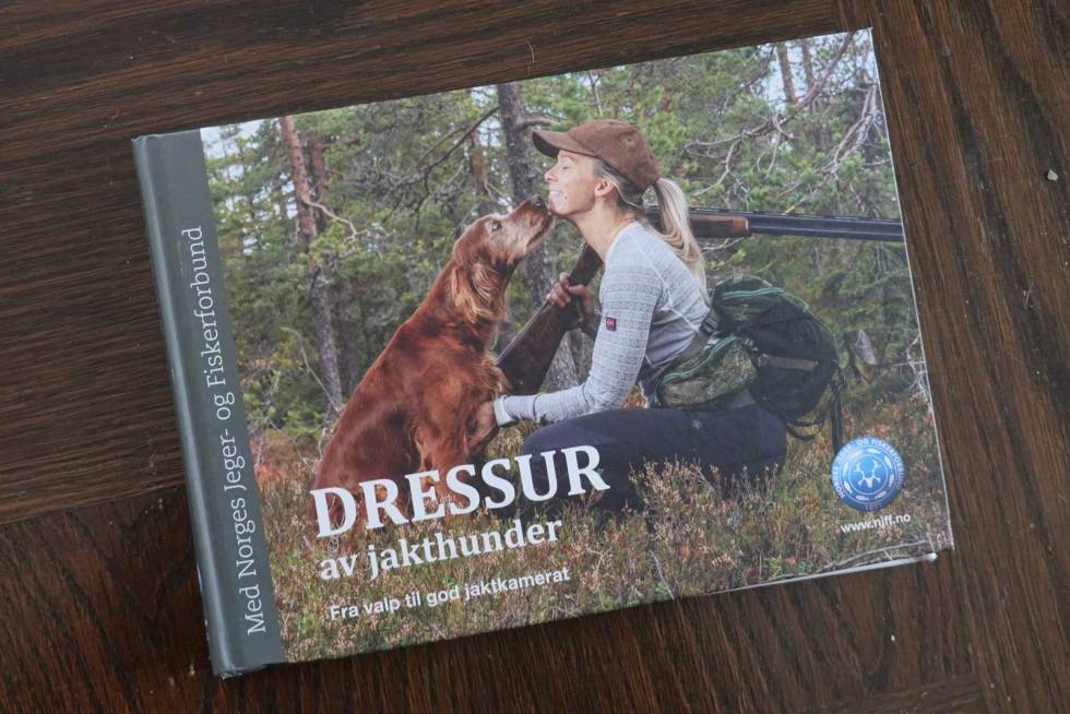 Hans P. Dalby (red.), Roar Lundby, Hans Ole Solberg og Liv A. Imset: «Dressur av jakthunder» (NJFF, 2019 – 266 s) Bokmelding-Dressur-Hans-P-Dalby-Roar-Lundby-Hans-Ole-Solberg-Liv-A-Imset