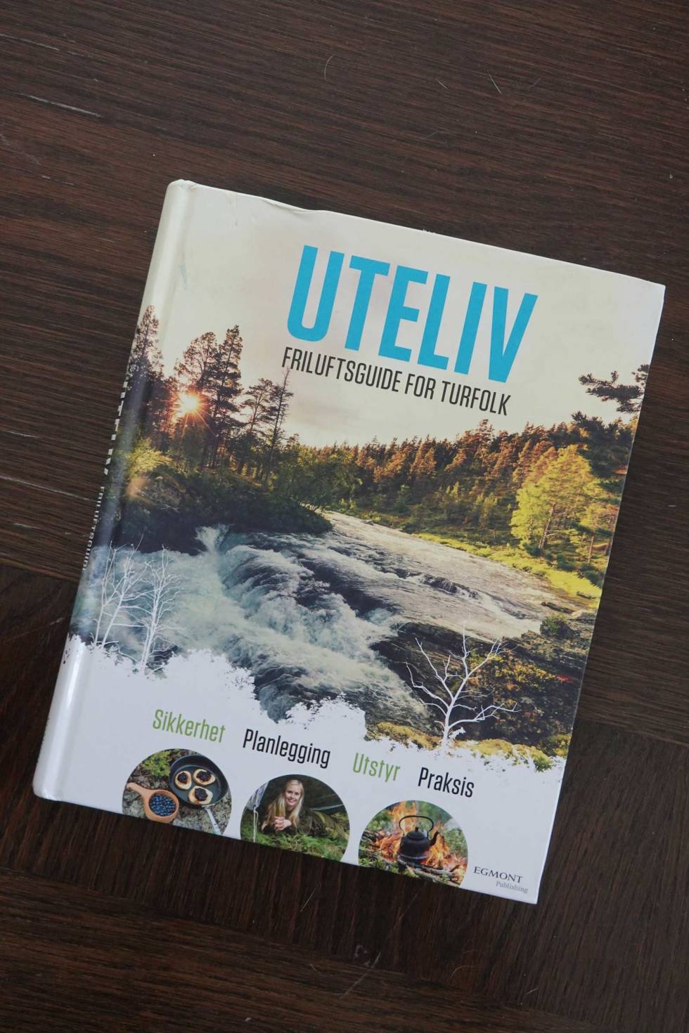 Knut Brevik (red), Dag Kjelsaas, Tom Schandy, Randulf Valle, Alexander L. Bergan: «Uteliv – friluftsguide for turfolk» (Egmont Publishing, 2018 – 225 s) Bokmelding-Uteliv-Knut-Brevik-Dag-Kjelsaas-Tom-Schandy-Randulf-Valle-Alexander-L-Bergan
