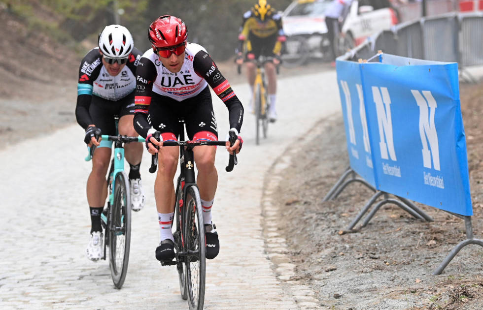 ANGREP: Sven Erik Bystrøm gikk løs i Moskesstraat, med mer enn 70 kilometer til mål. Foto: Cor Vos brabantse pijl sven erik bystrøm