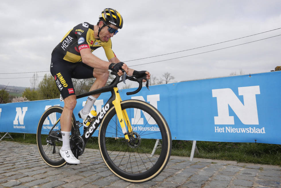 TUNGT I FLANDERN: Wout van Aert maktet ikke å henge med Kasper Asgreen og Mathieu van der Poel i Flandern rundt og ble til slutt nummer seks. Foto: Cor Vos brabantse pijl wout van aert 2021
