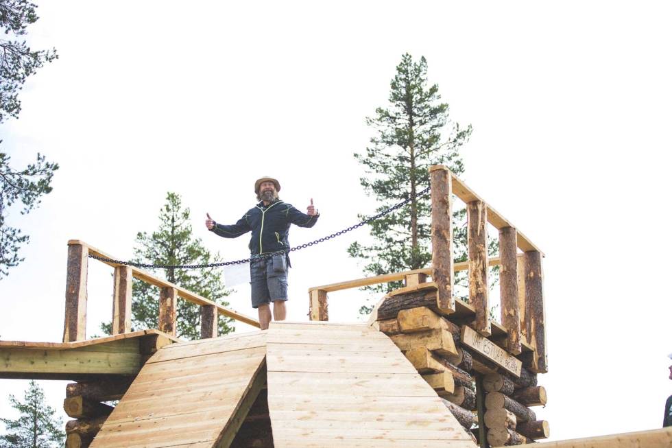 PAPPA KUL: Arnebjørn Vestavik var selvfølgelig på plass for å se sønnen sykle. brage vestavik trysil