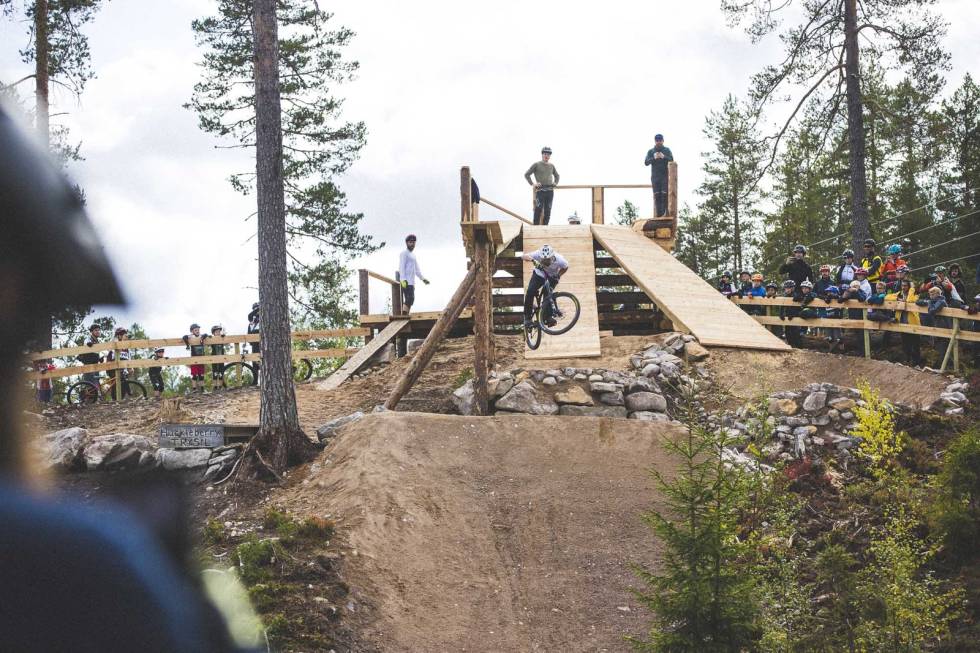 INTRO: Løypa begynner med en solid step-down. brage vestavik trysil