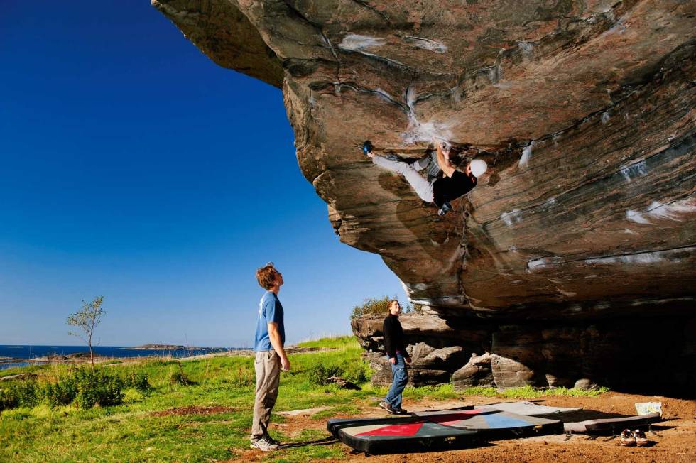 Sitater: Amerikanske Ethan Pringle gjør kort prosess på Torstein Hyl (8A), og sender linja i 2.forsøk. Foto: Eivind Wang Buldring-Harbak-11