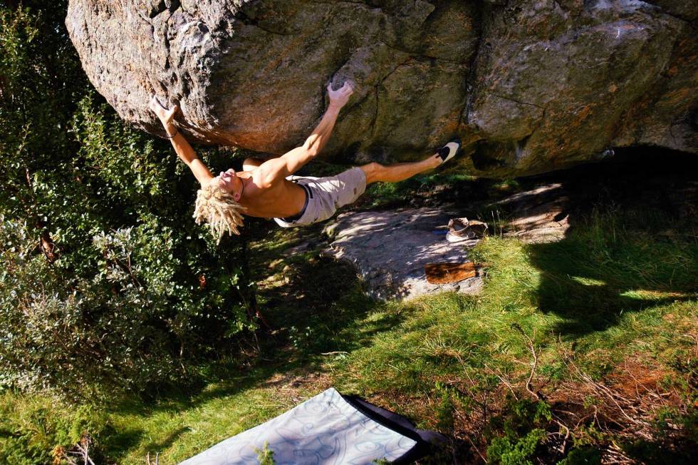 Bratt: Eivind Wang før cruxflyttet på Akkurat der (7C+), det første Harbak-året. Foto: Eivind Wangs arkiv Buldring-Harbak-5