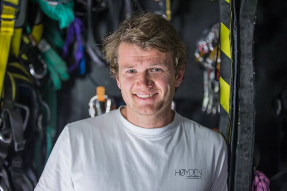 GRÜNDER: Erlend Siem er daglig leder i firmaet, som nå har seks til ti klatrere i sving året rundt. Foto: Magnus Hendis Byklatring-3