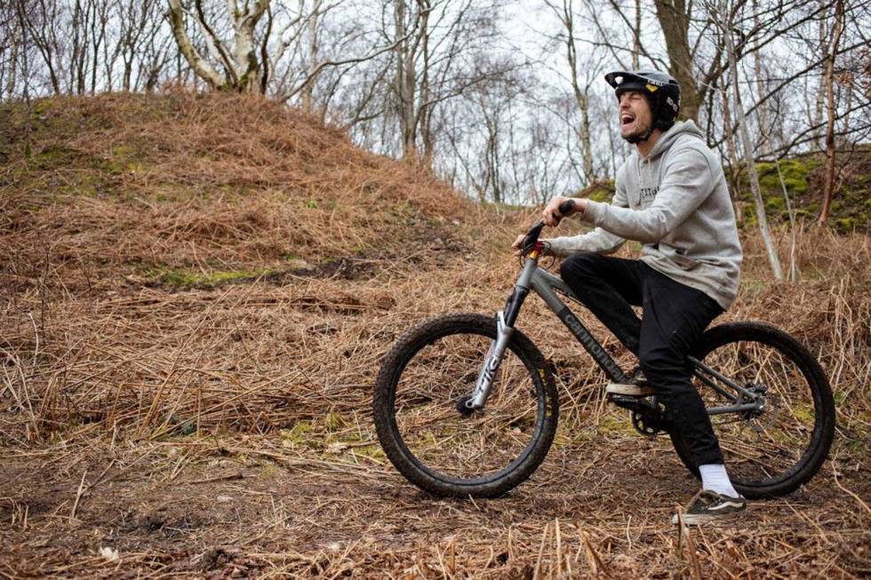 MORO: Josh Bryceland er kjent for å være humørspreder - Dave er en sykkel som også skal få deg til å le litt. Foto: Cannondale cannondale dave dirtsykkel