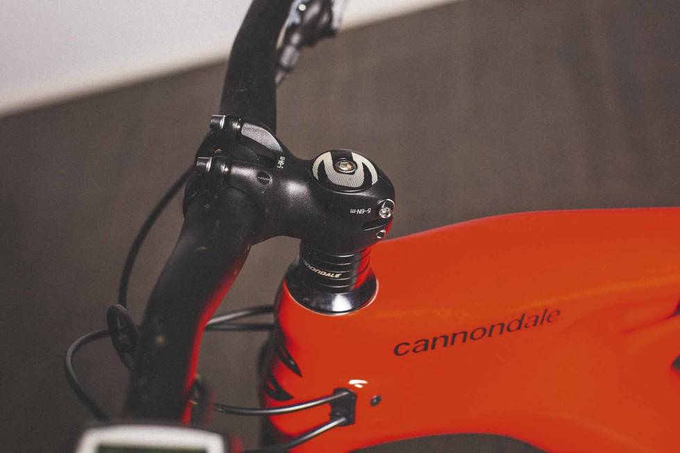 ENKELT: Styreframspringet på Cannondale Moterra oser hverken av robusthet eller raffinement. Cannondale Moterra Stem