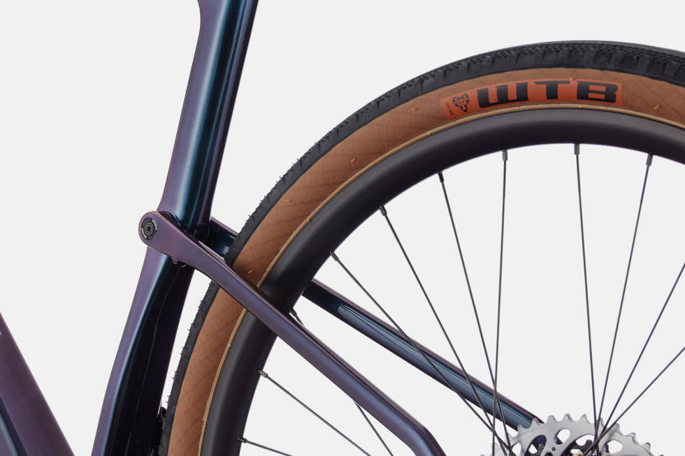 KINGPIN: Setestagene kan vippe rundt leddet på seterøret, samtidig som seterøret flekser fremover. Dette gir hele 3 cm vandring. Topstone Carbon Lefty