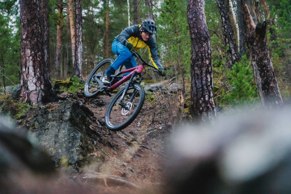 LEKETØY: Canyon Spectral 29 er en allsidig og morsom sykkel som mestrer det aller meste av terreng. Alle foto: Christian Nerdrum Actionbilde av Øyvind Aas på Canyon Spectral 29