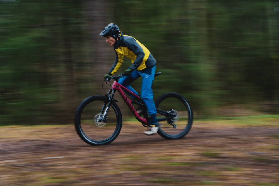 OGSÅ PÅ FLATENE: Canyon Spectral 29 er kvikk i tråkkepartier og lett å få opp i fart. Canyon Spectral 2021