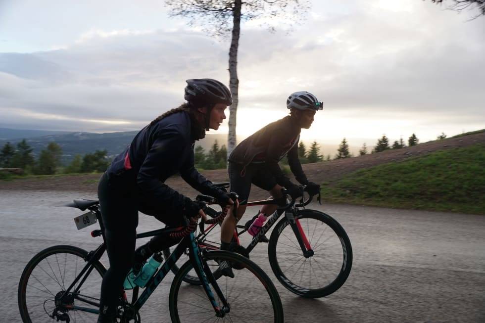 BULJONGPAR: Caroline Vamnes (t.h) og Hanne Herberg finner flyten i Grefsenkollen. Skal du kjøre sammen med noen, sørg for at dere er på samme nivå! caroline-vamnes-everesting