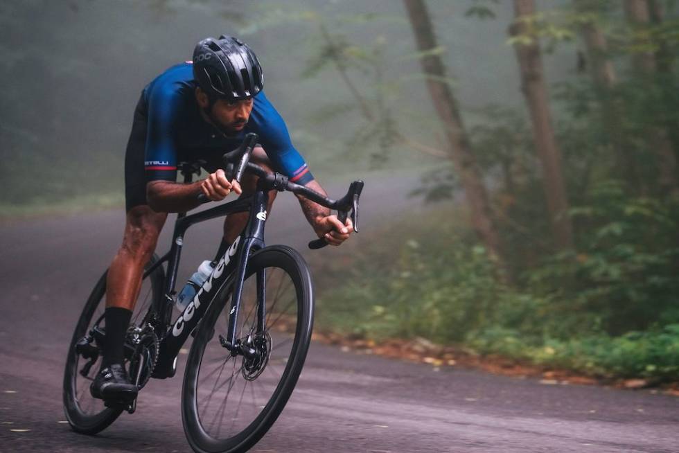 ALLROUNDERE: Cervélo Caledonia, en allrounder med breie dekk og racergeometri. I år ser vi flere slike sykler. Cervelo-caledonia