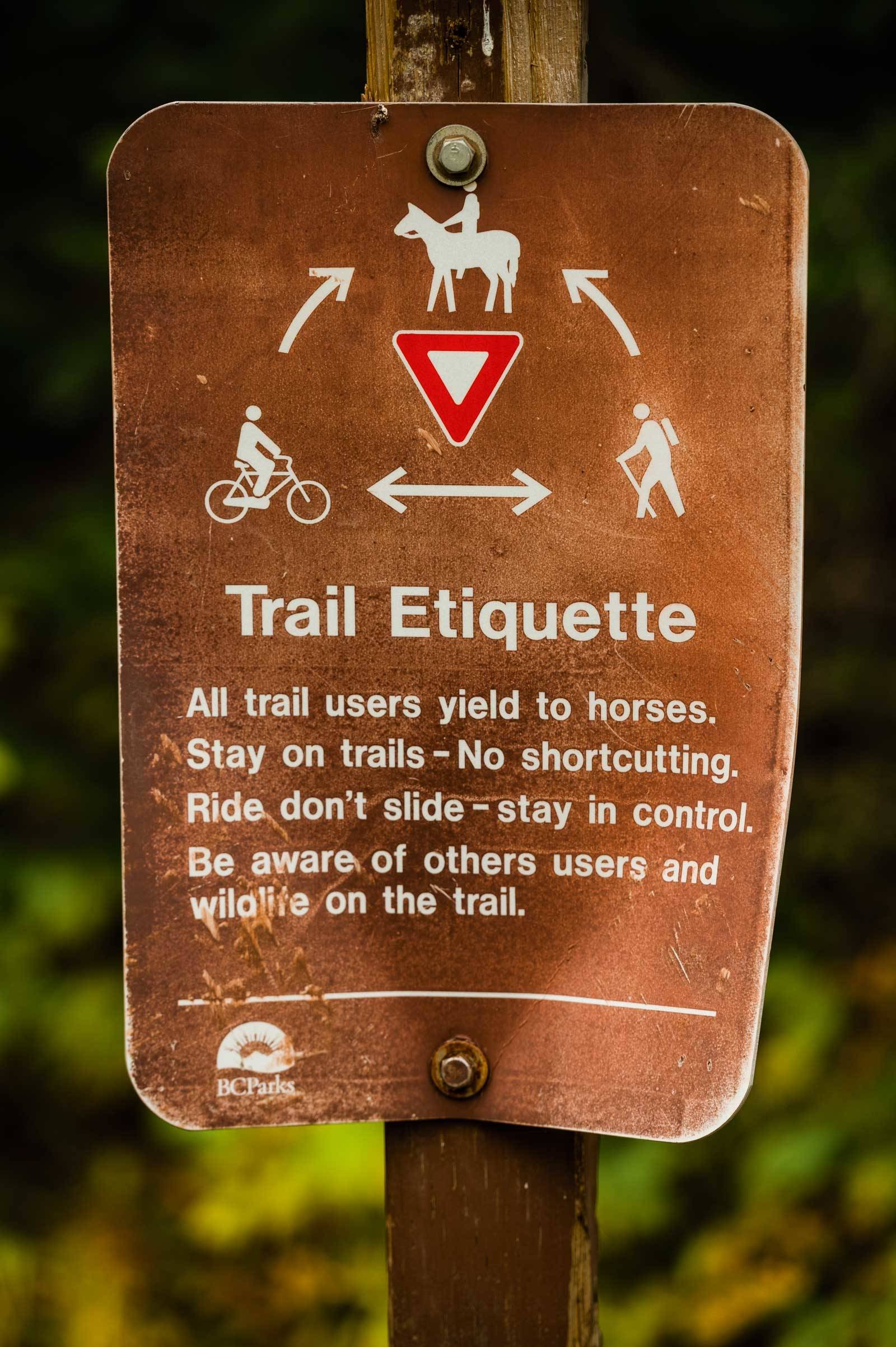 DEL STIEN: Share the trail-konseptet fungerer utmerket i Chilcotins, og alle respekterer hverandre. I perioder er det mye folk på stiene, men da vi besøkte området traff vi ingen på tre dager. Chilcotins-Canada-Stisykling-8