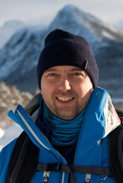 Christer Lundberg Nes er tindevegleder og forfatter av boka Skikompis som er pensum på mange skredkurs, instruktør- og guideutdannelser. Christer Lundberg Nes
