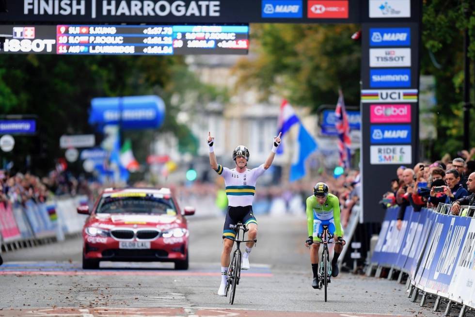 GULL NUMMER 2: Rohan Dennis tok igjen Primoz Roglic på målstreken da han vant VM-gull i tempo i Yorkshire. Foto: Corvos ROHAN DENNIS VM-GULL
