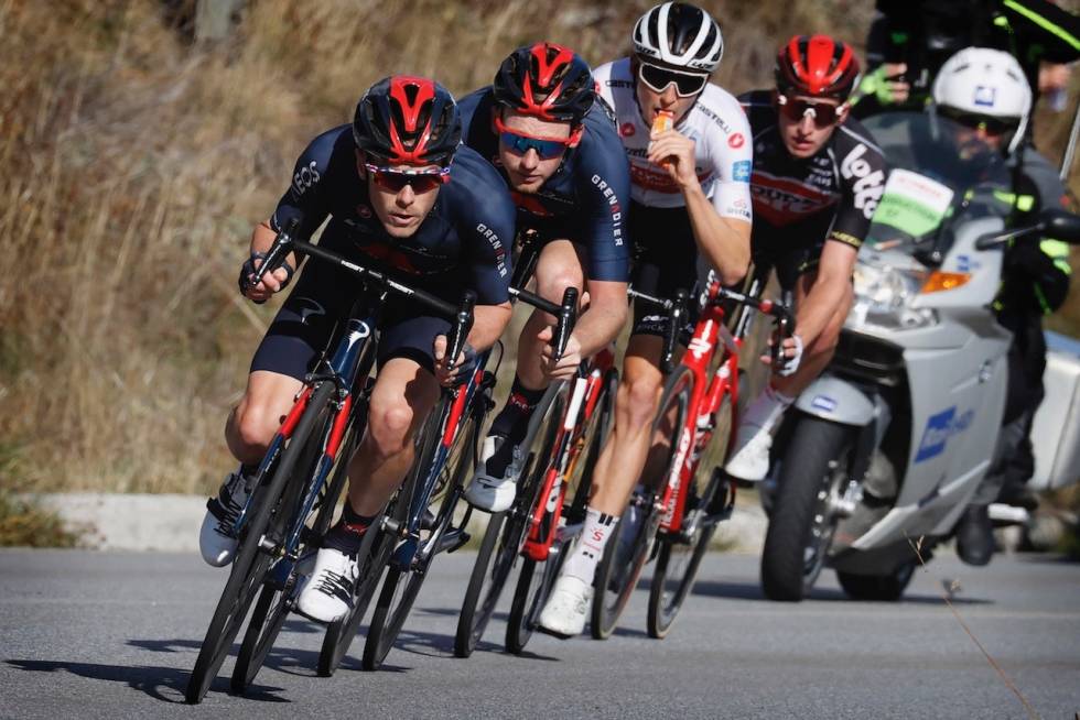 DAL-EKSPRESSEN: Med Dennis foran på flatene var det bare å hekte seg på og bite seg fast. Foto: Corvos Rohan Dennis