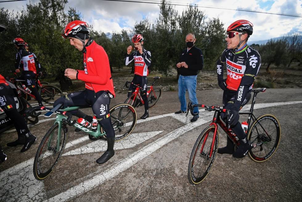 HEI TOM: Du vet hva de sier om syklister med langt stem? Foto: Corvos Degenkolb og Gilbert