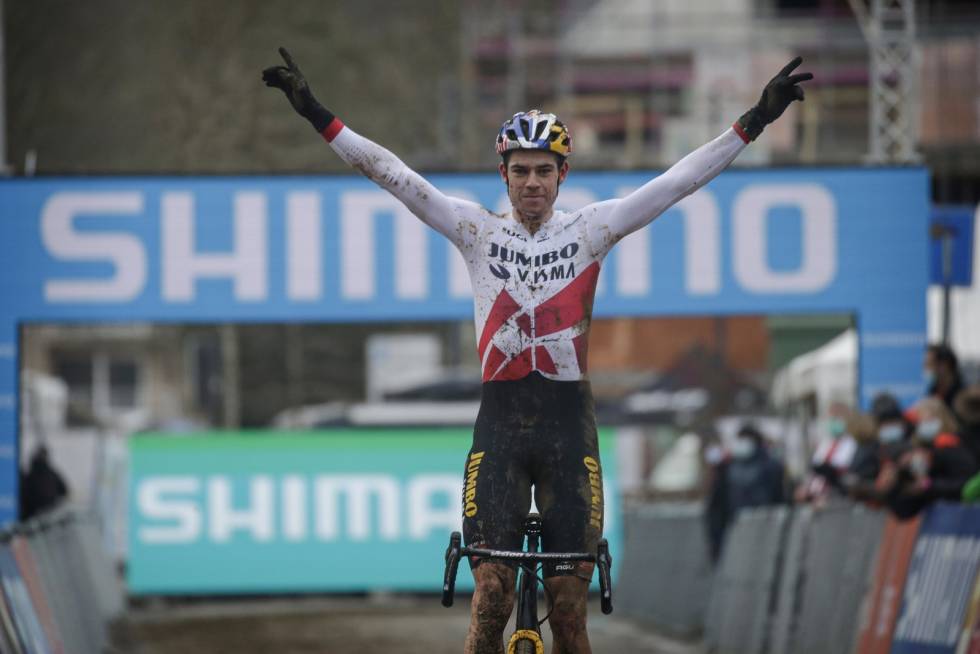 VANT: Wout van Aert kunne juble for sesongens andre verdenscupseier. Foto: Cor Vos CORVOS_00032835-033