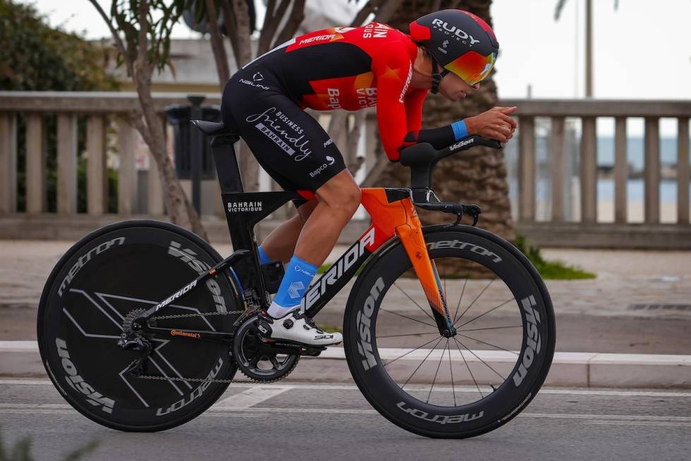 MINDRE EFFEKTIV: Mikel Landa er en dårlig temposyklist. Det er lett å se på sittestillingen hans. Foto: Corvos Landa Tirreno TT