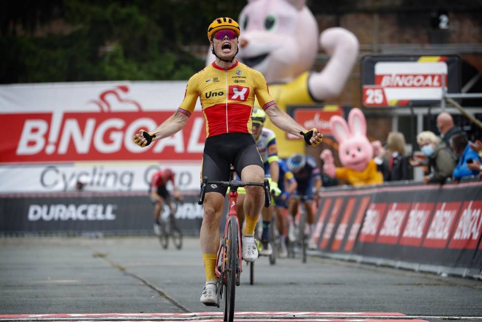 FORLØSENDE SEIER: I mai tok endelig Tiller sin første internasjonale proffseier, da han vant Dwars door het Hageland. Foto: Cor Vos CORVOS_00033197-045