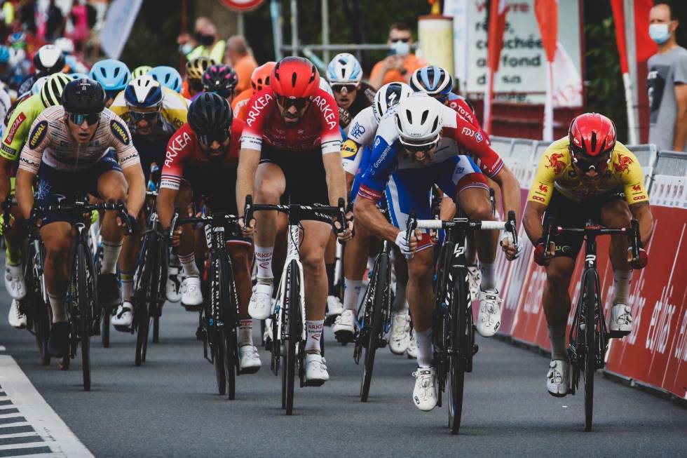 SEIER MED BISMAK: Arnaud Démare vant gårsdagens etappe, men det vil de færreste huske. Foto: Cor Vos. arnaud demare