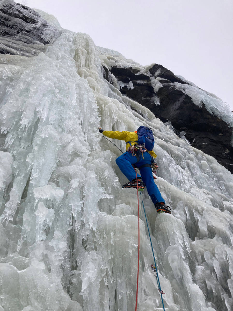 dag er en sterking - her på andre taulengde. Foto: Kjetil Grimsæth isklatring fosen