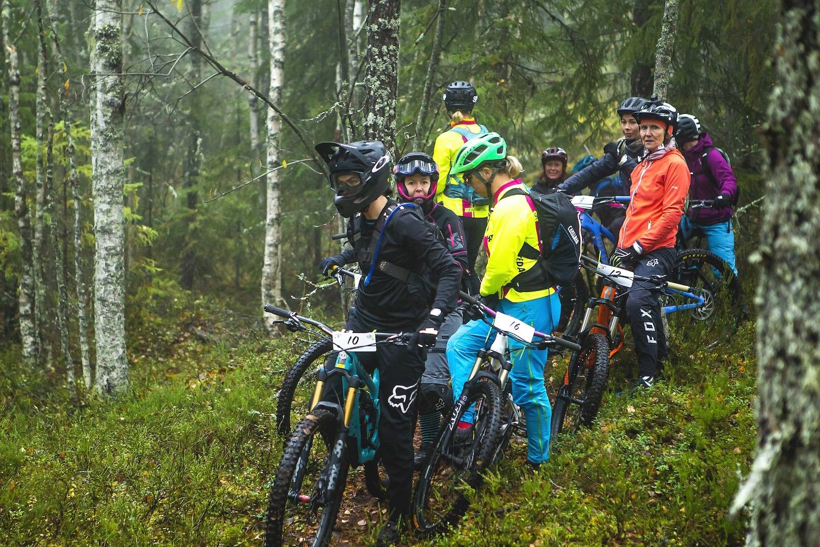 Damene klare til start. Foto: Pål Westgaard