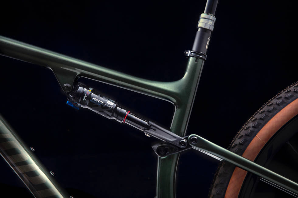 MED FLIP-CHIP: Du kan snu selve demperfestet for å stramme opp vinklene en halv grad på Epic EVO Specialized Epic S-Works 2020