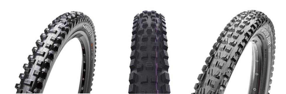 GREPA: Dekkene (fra venstre) Maxxis Shorty, Schwalbe Magic Mary og Maxxis Minion har alle felles at de har relativt åpne mønster med grove knaster, og kommer med myk gummiblanding for godt grep på vått føre. Det gjør dem alle aktuelle til stisykling om høsten. Foto: Produsenter gode dekk sykkel høst