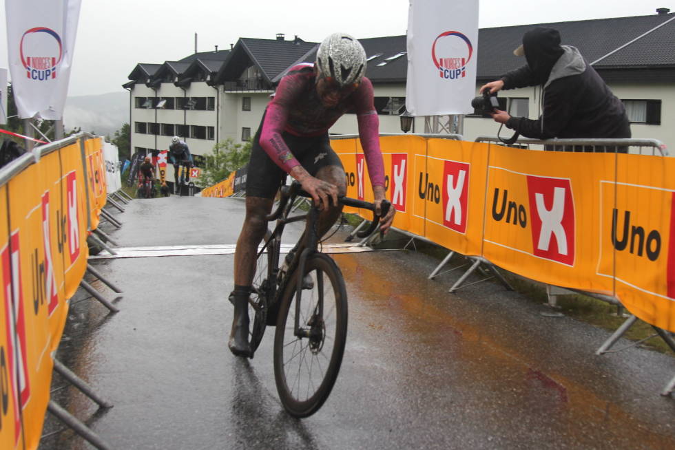 RÅSTERK: Dennis Gråsvold kjørte inn til andreplass på lørdagens etappe i Tour te Fjells 2020. Foto: Ingeborg Scheve Dennis Gråsvold Tour te Fjells 2020
