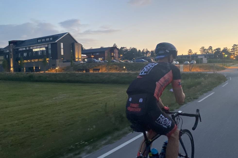 SORIA MORIA SLOTT: Hotellet på Dombås fortonet seg som drømmeslottet i eventyret etter 17 timer, 365 kilometer og 5000 høydemeter på sykkelsetet. Foto: Jørn Almnberg Trønderekspressen på langtur 2020
