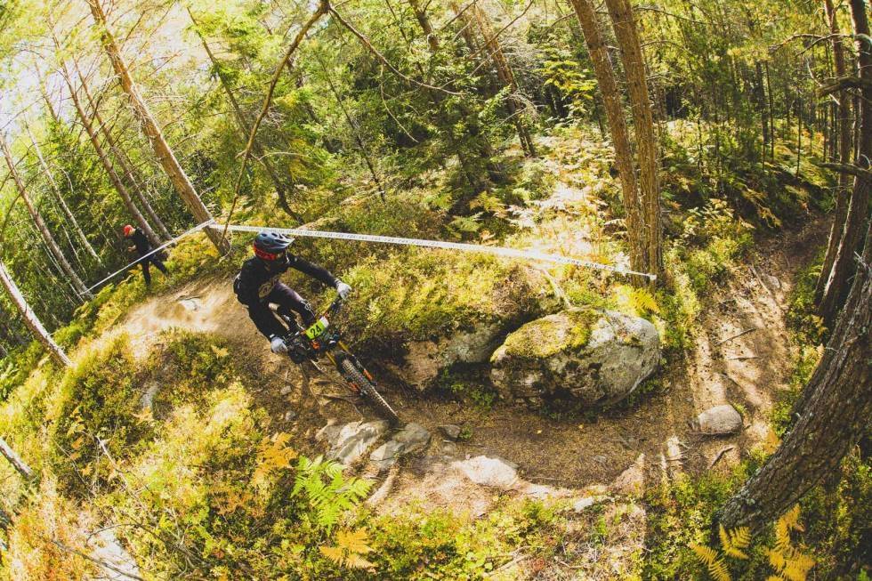 EPISK: DrammEnduro vil også i år ha seks etapper med varierende karakter i og rundt Drammen Skisenter. Foto: Kristoffer Kippernes DrammEnduro 2020