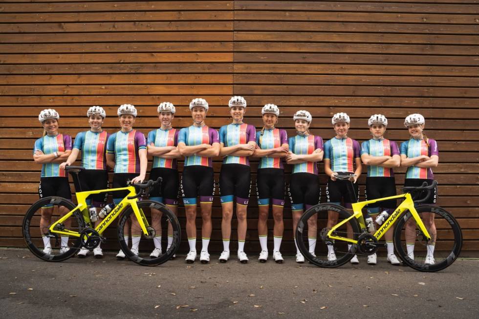14 RYTTERE: Drops-Le Col supported by TEMPUR består av totalt 14 ryttere for 2021, derav de to norske rytterne Emilie Moberg og Elise Marie Olsen, begge fra Halden. Foto: Drops-Le Col Drops-Le Col supported by TEMPUR