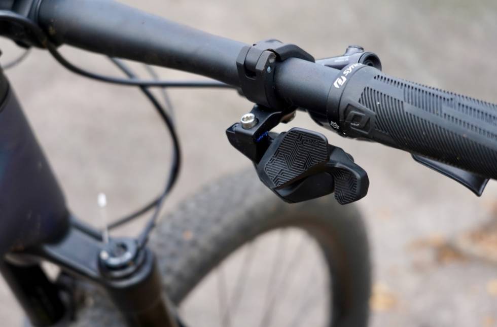 TRÅDLØST: SRAM GX AXS girer perfekt hver gang. Du kan velge hvilken vei du ønsker å trykke knappene i en egen app. Scott Spark 2022
