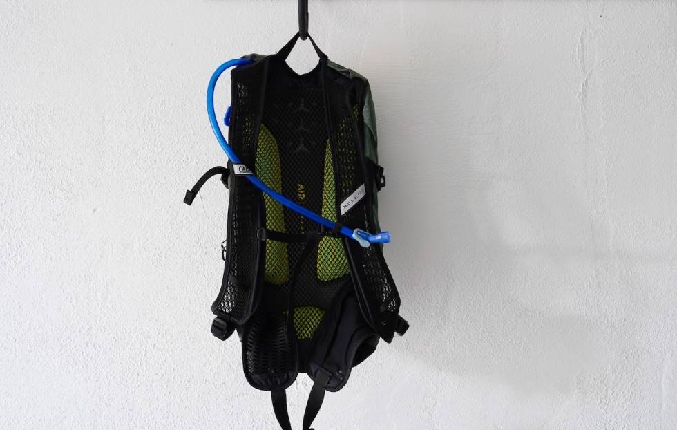 LUFTIG RYGG: Camelbak M.U.L.E Pro 14 har luftig ryggstykke, som også er stivt, selv uten den utagbare ryggplaten. Camelbak MULE pro 14